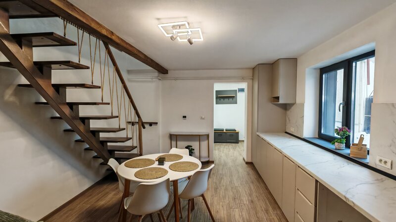 Carpatilor intrare in Racadau, corp de casa, P+E, 4 camere.